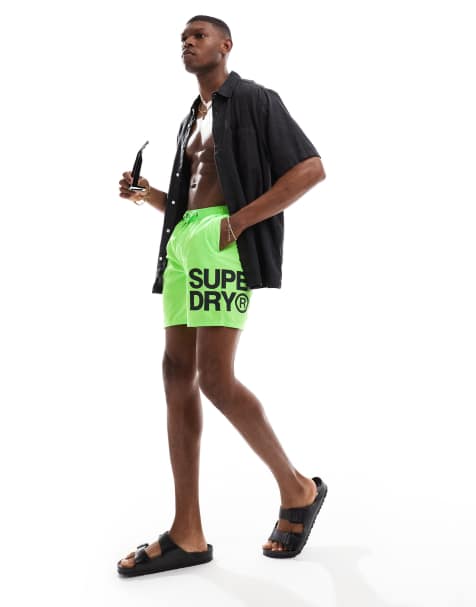 Superdry – Sportswear – Badeshorts in Neongrün mit Logo und 43 cm Länge - view 1