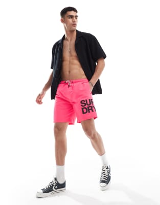 Superdry - Sportswear - Short de bain 17 pouces à logo - Rose fluo - view 1