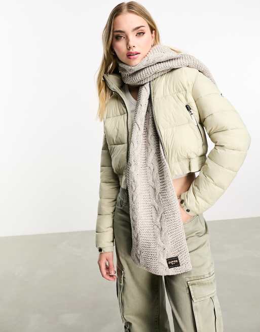 Superdry – Strickschal in meliertem Hellbeige mit Zopfmuster
