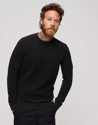 Superdry – Strukturierter Strickpullover in meliertem Rabenschwarz mit Rundhalsausschnitt