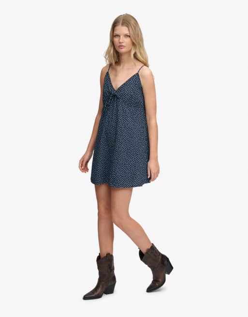 Superdry – Strukturiertes Camisole-Kleid aus Webstoff in Marineblau mit kleinem Herzmuster, 2 von 7