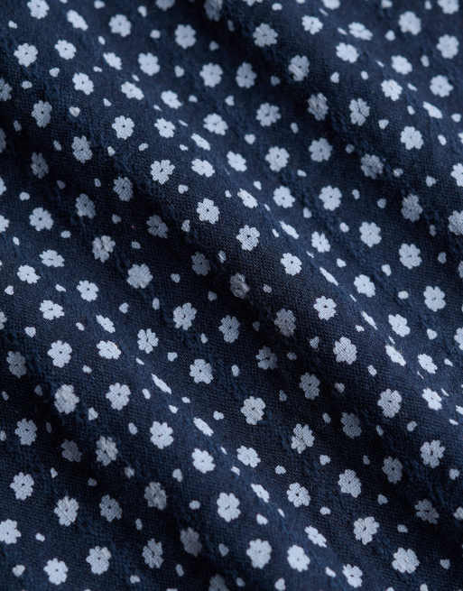 Superdry – Strukturiertes Camisole-Kleid aus Webstoff in Marineblau mit kleinem Herzmuster, 6 von 7