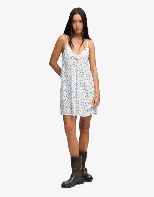 Superdry strukturiertes gewebtes Cami-Kleid in Wollweiß mit kleinem Blumenmuster, 4 von 6