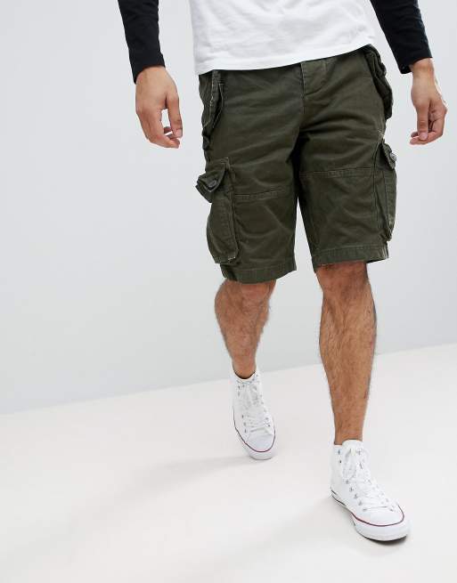 Superdry – Szorty bojówki w kolorze khaki z paskiem