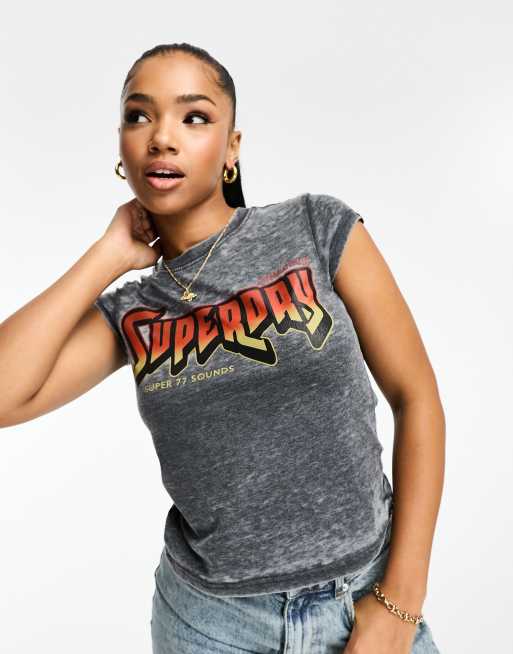 Superdry – T-Shirt in verwaschenem Jet-Schwarz mit Rockband-Grafik