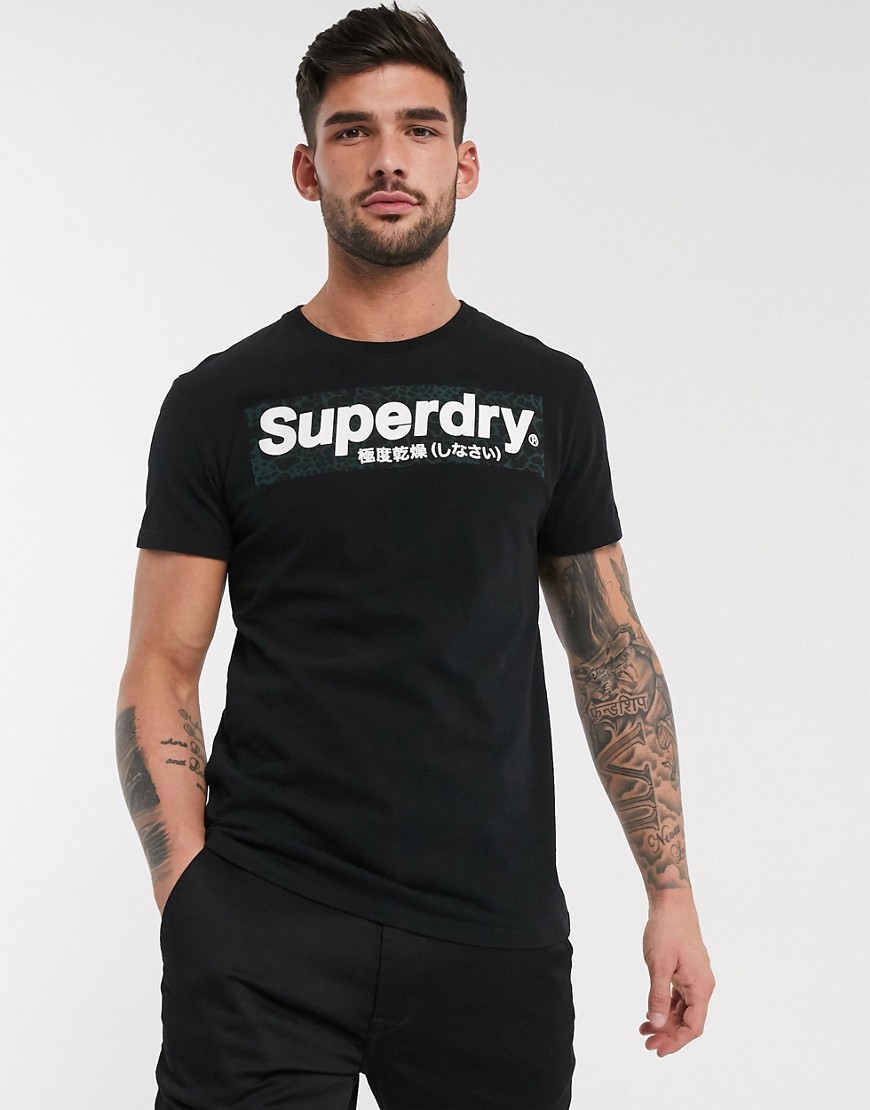 Superdry - T-shirt nera con logo mimetico-Nero