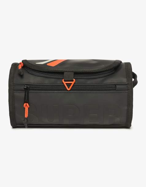 Superdry – Tarp – Kulturbeutel in Schwarz - view 1