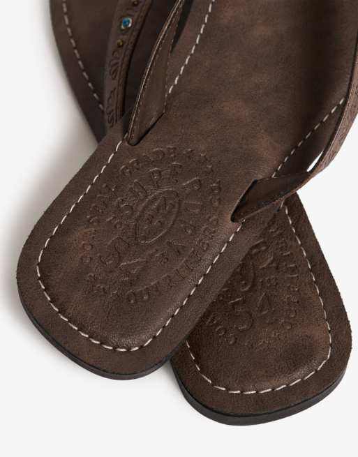 Superdry Tongs en imitation cuir embossé marron fudge, 5 de 6