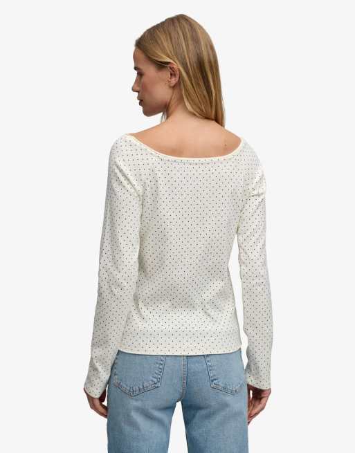 Superdry top Bardot à épaules dénudées en blanc cassé à pois, 2 de 5