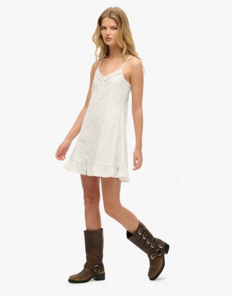 Superdry – Trägerkleid in Wollweiß mit durchgehender Knopfleiste und Spitzenborte - view 1