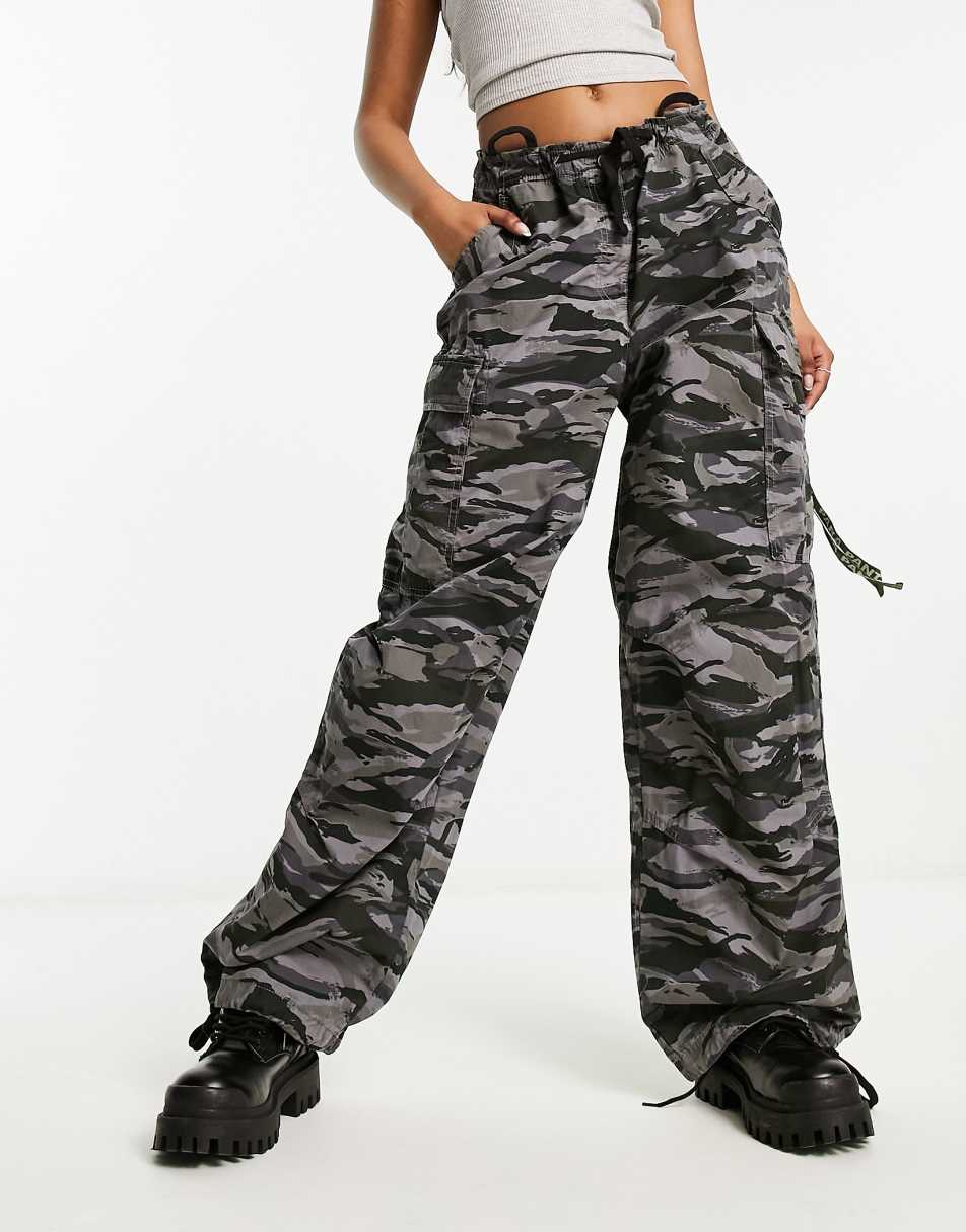 Superdry vintage baggy parachute trousers in grey