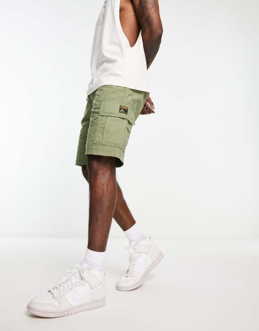 Superdry – Vintage – Schwere Cargo-Shorts in Khaki