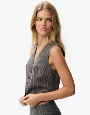 Superdry - Weste in Grau mit Nadelstreifen