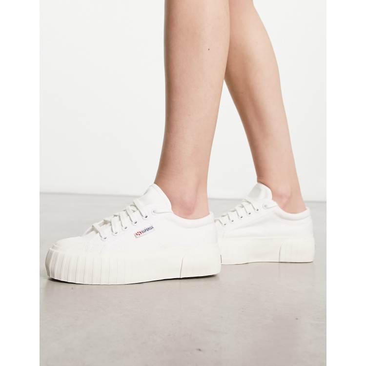 Superga 2631 Sneakers bianche a righe con suola flatform ASOS
