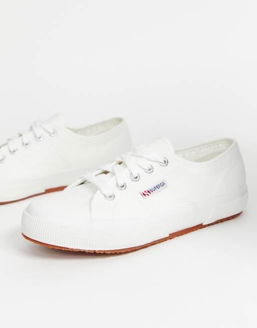 Superga 2750 classic hot sale canvas trainers in white