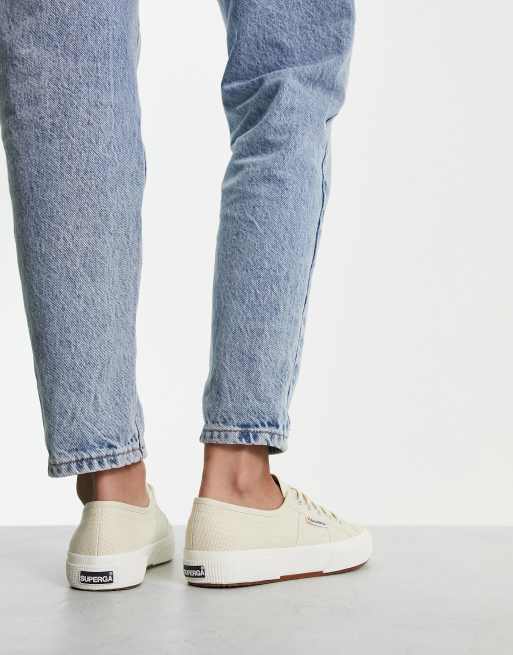 Superga on sale white outfit