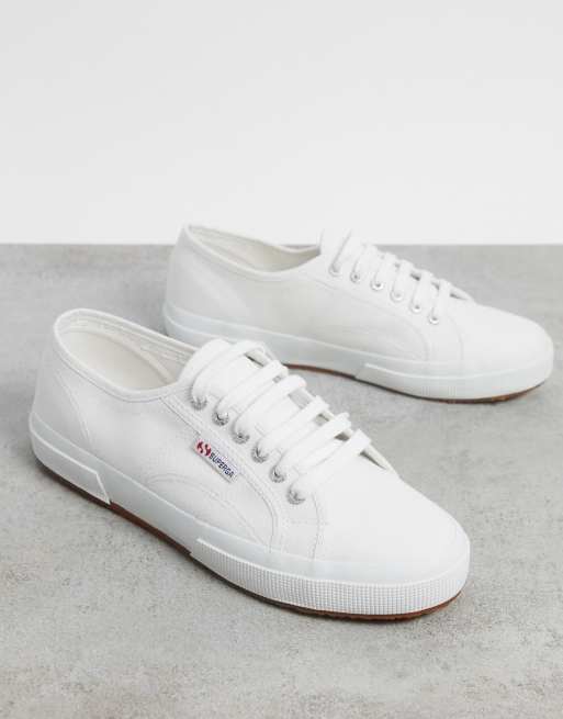 Superga 2750 Scarpe di tela classiche bianche ASOS