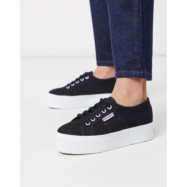 Superga 2790 4cm Sneakers met plateauzool in zwart op wit