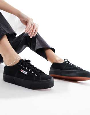 Superga - 2790 - Leinen-Sneaker in Schwarz mit flacher Plateausohle