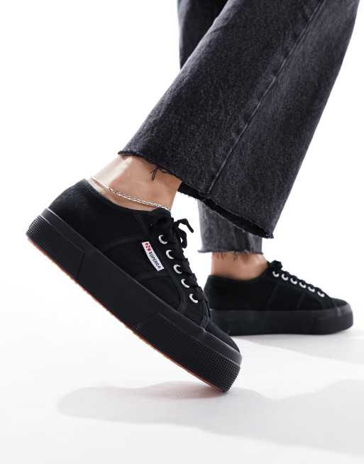 Superga 2790 Leinen Sneaker in Schwarz mit flacher Plateausohle