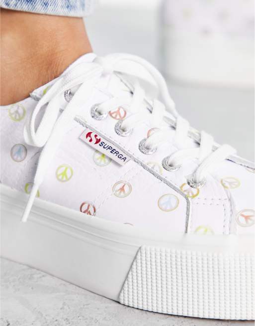 Superga 2790 Peace Baskets à semelle plateforme Blanc ASOS
