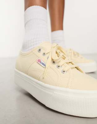 Superga - 2790 - Sneaker mit flacher Plateausohle in Beige-Neutral