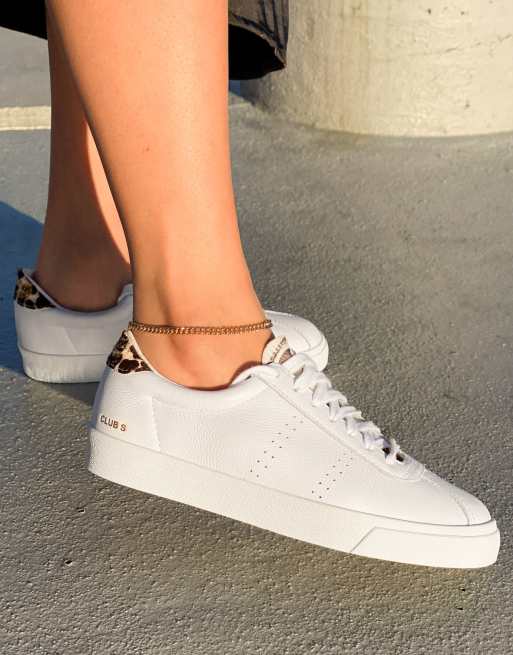 Superga – Sneaker in Weiß mit Zebramuster