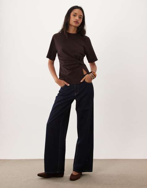 Supre - camiseta Tamsin con detalle twist en chocolate oscuro - view 1