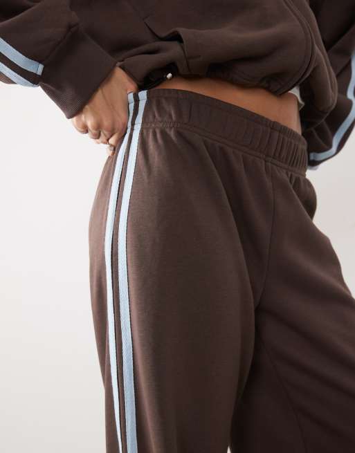 Supre desley wide leg track pant with side stripe co-ord in brown, 4 of 5
