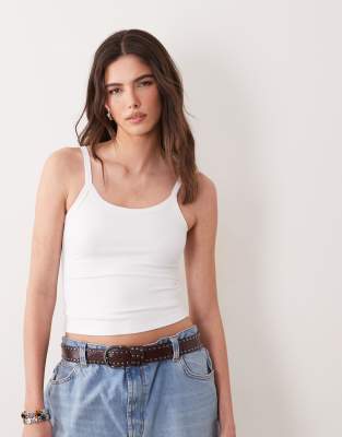 Supre - RiRi - Figurbetontes Tanktop in Weiß mit U-Ausschnitt Weiß L
