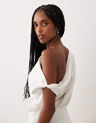 Supre Supré Winslow Off-shoulder Top In White
