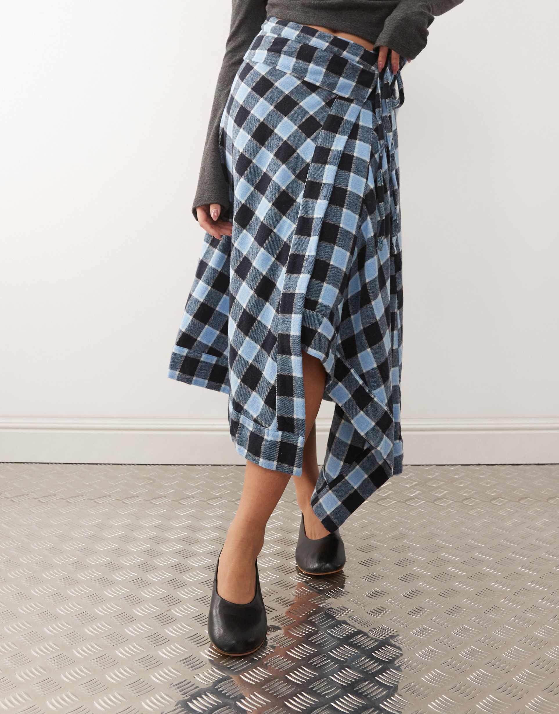 susmie's flannel asymmetric midi skirt in blue and black check
