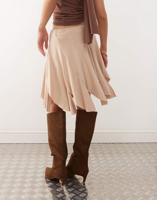 Susmie's – Jane – Midirock mit asymmetrischem Saum und niedrigem Bund in Braun, 5 von 5