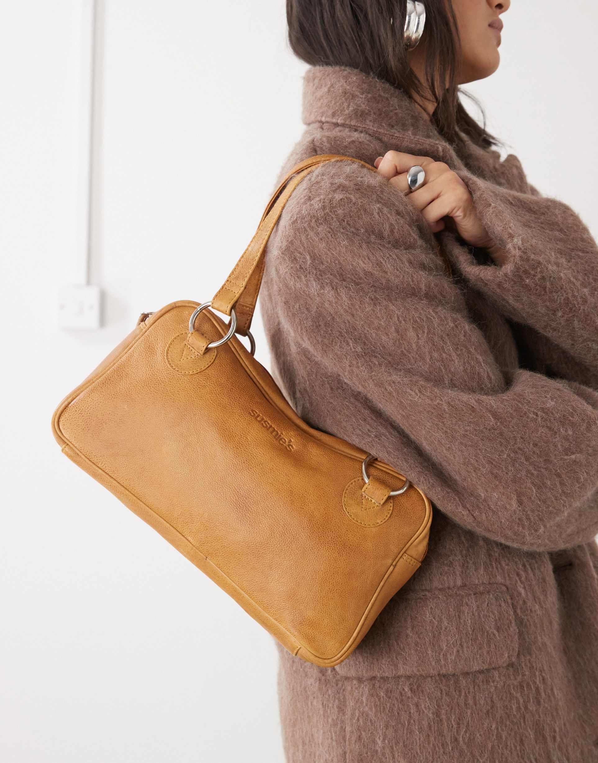 susmie's vito leather shoulder bag in tan