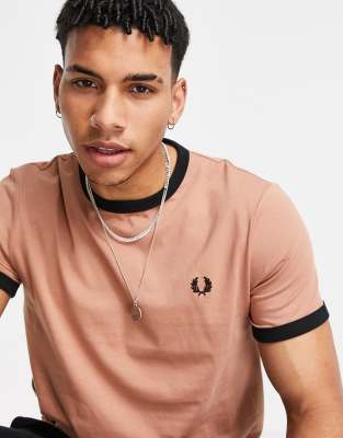 фото Светло-бежевая футболка fred perry ringer-нейтральный