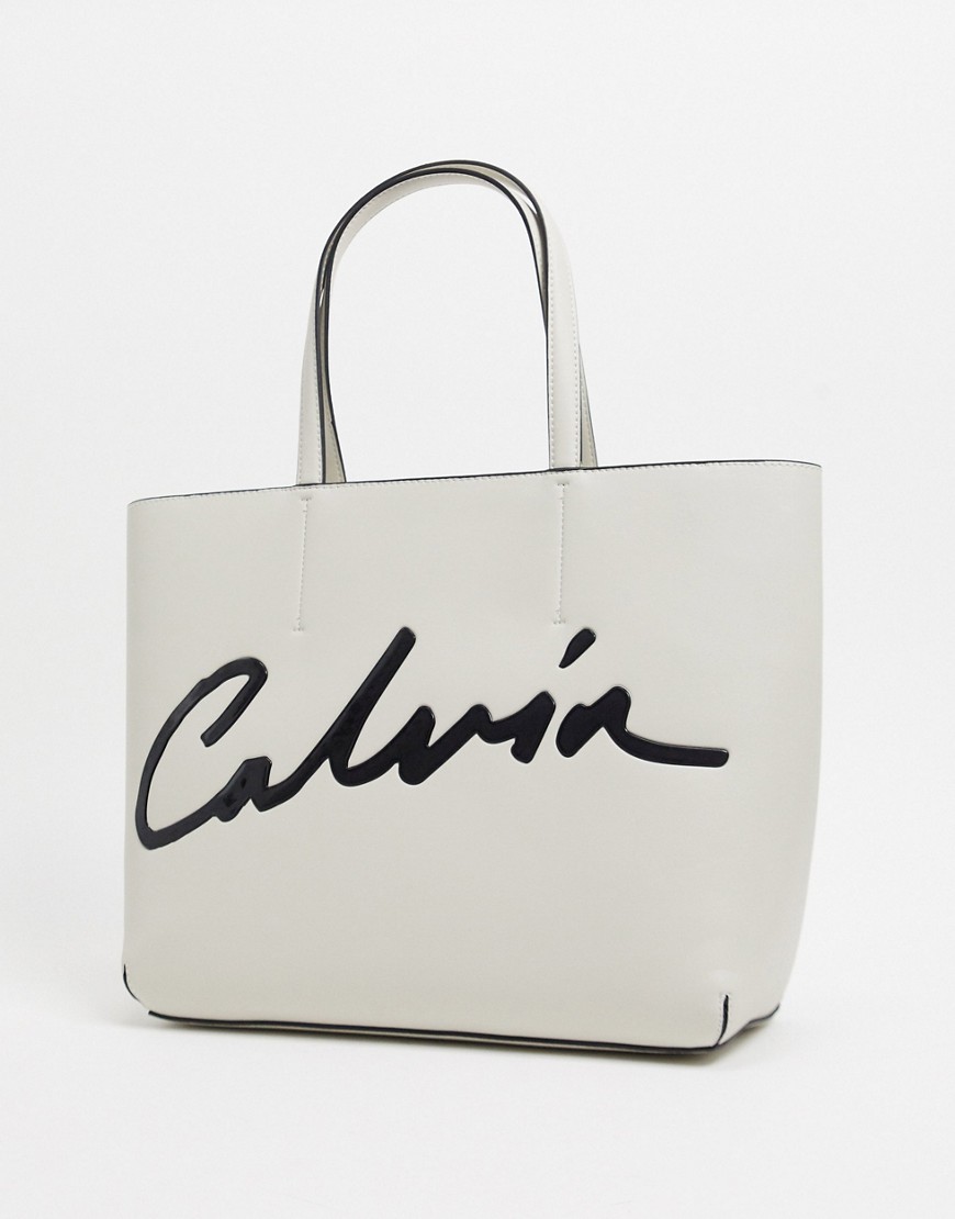 фото Светло-бежевая сумка-тоут с логотипом calvin klein-светло-бежевый
