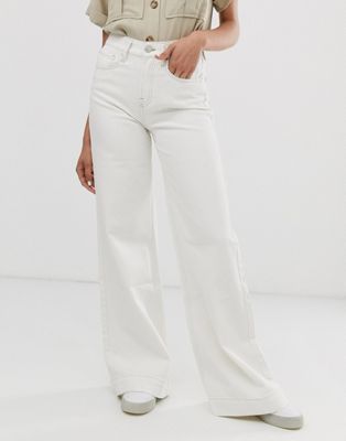 Белые джинсы клеш женские