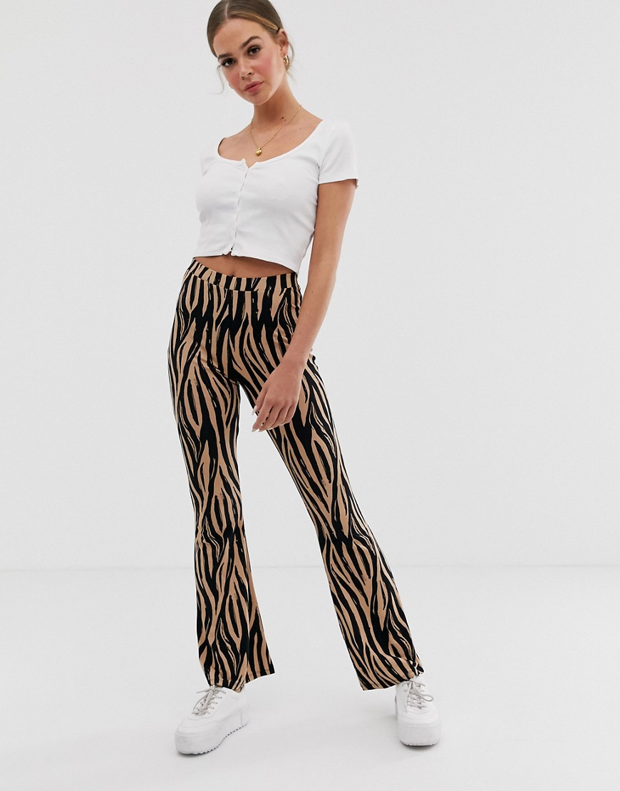 фото Светло-бежевые расклешенные брюки с тигровым принтом asos design-мульти