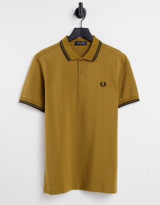 фото Светло-коричневая футболка-поло с двойной окантовкой fred perry-коричневый цвет