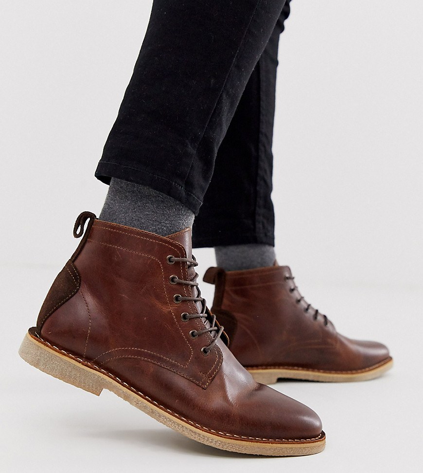 фото Светло-коричневые кожаные ботинки чукка для широкой стопы с замшевой отделкой asos design-светло-коричневый