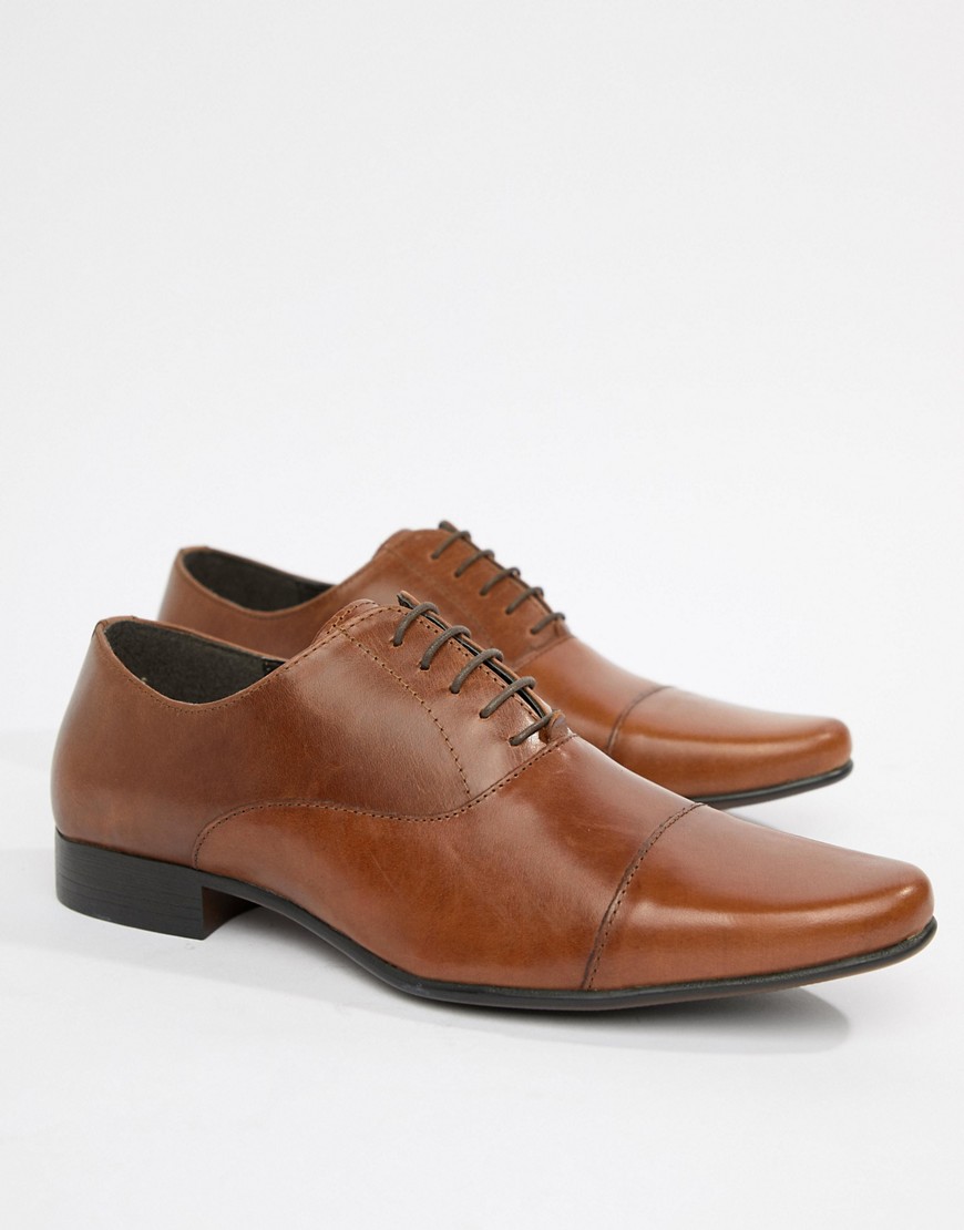 фото Светло-коричневые кожаные оксфордские туфли со вставкой на носке asos design-светло-коричневый