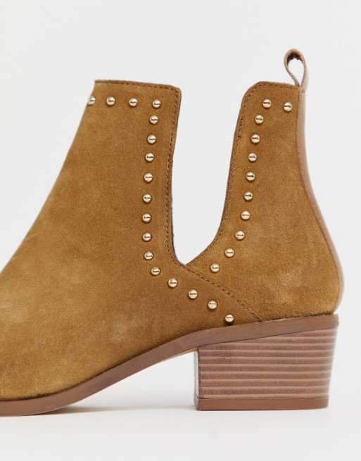 коричневые замшевые ботильоны. ткань замша бежевая. светлого замша. ботинки без подкладки замшевые женские. казаки stradivarius замшевые.