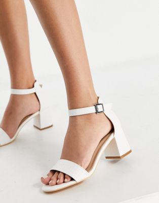 фото Светлые сандалии на каблуке с эффектом кожи ящерицы glamorous-кремовый