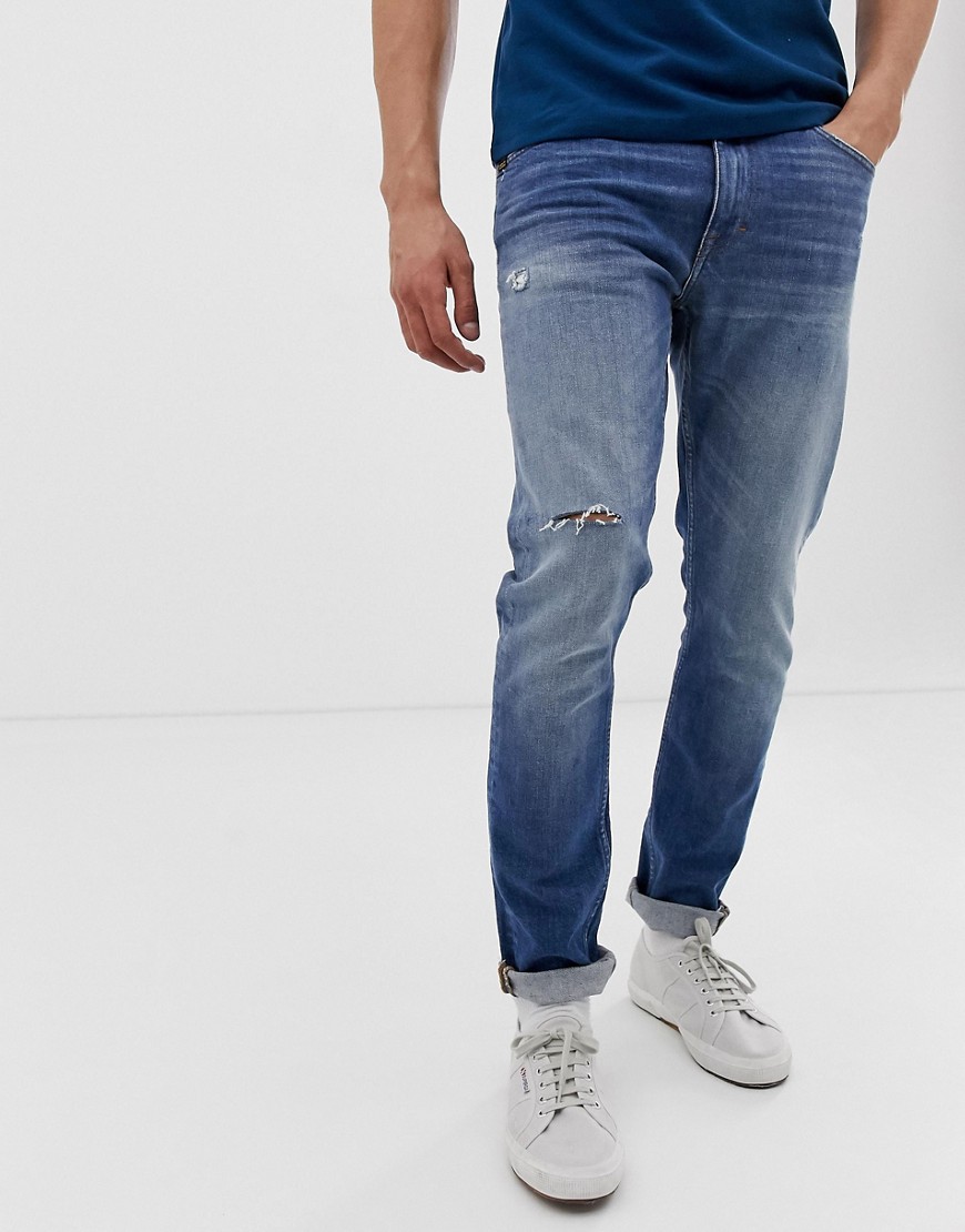 фото Светлые зауженные джинсы с рваной отделкой tiger of sweden jeans-синий