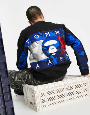 фото Свитшот черного цвета aape by a bathing ape x tommy hilfiger-черный aape by a bathing ape®