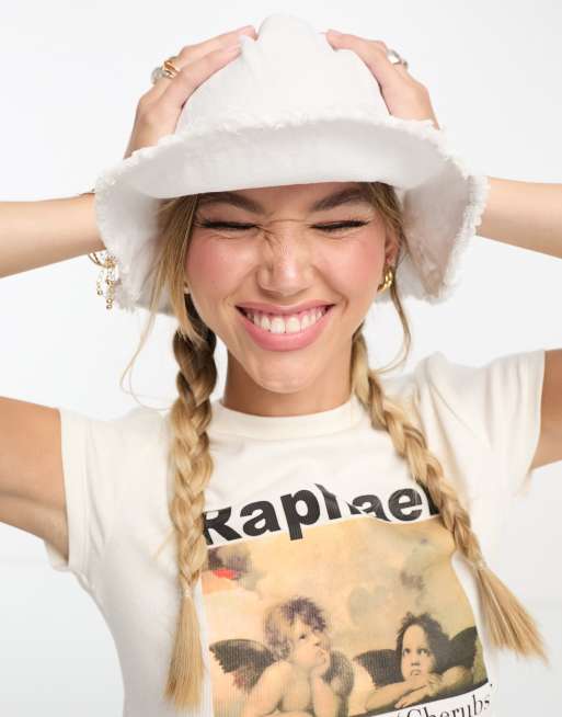 SVNX - Bucket hat met onafgewerkte rand in crème