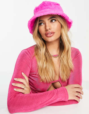SVNX - Bucket hat van imitatiebont in roze