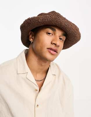 SVNX - Bucket hat van stro met brede rand in donkerbruin