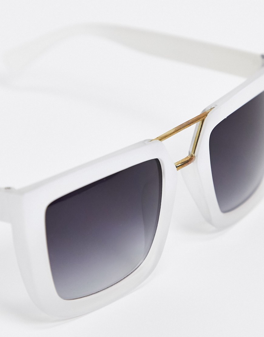 SVNX - Hvide solbriller med kantet stel