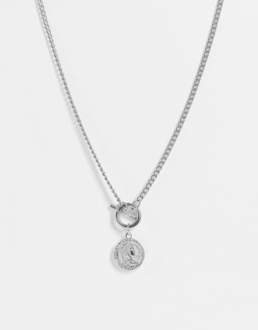 SVNX – Silverfärgat halsband med mynthänge och t-stängning